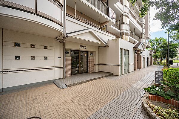マンションエントランス、オートロック付です。