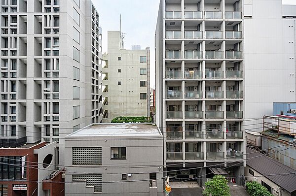 南東側バルコニーから南東側の眺望（眺望は永続的に保証されるものではございません）