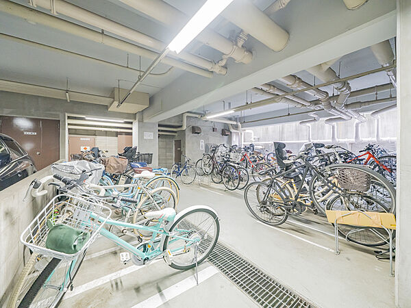 屋根付きの駐輪場