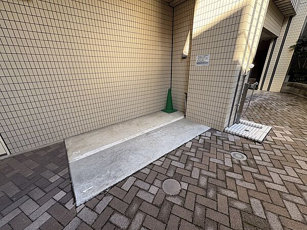 敷地内ミニバイク置場　使用料月額2000円