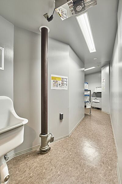 各階にゴミ置場設置　24時間ゴミ出しが可能です。粗大ゴミ除く