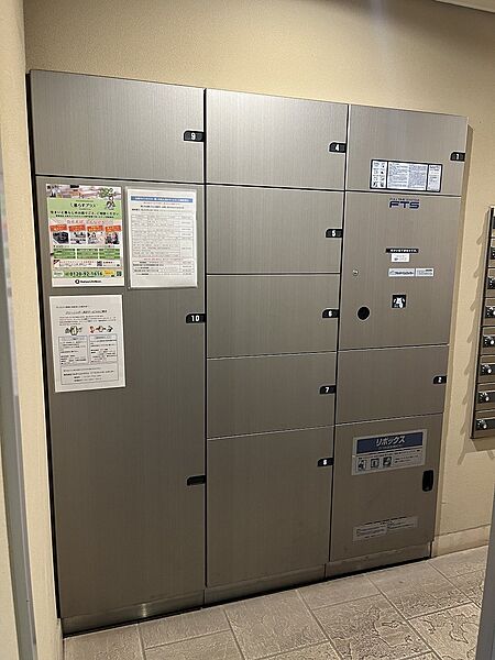 不在時の荷物の受け取りに便利な宅配ボックス