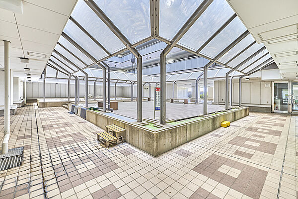 マンション3階部分吹抜広場