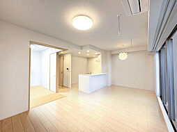 ミリカ・ガ−デン 3LDKのリビング/ダイニング