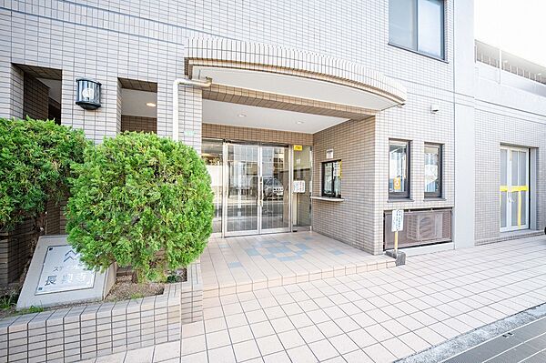 住む人を優しく迎える、やすらぎのエントランス