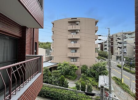 南側バルコニーからの眺望（眺望は永続的に保証されるものではありません）