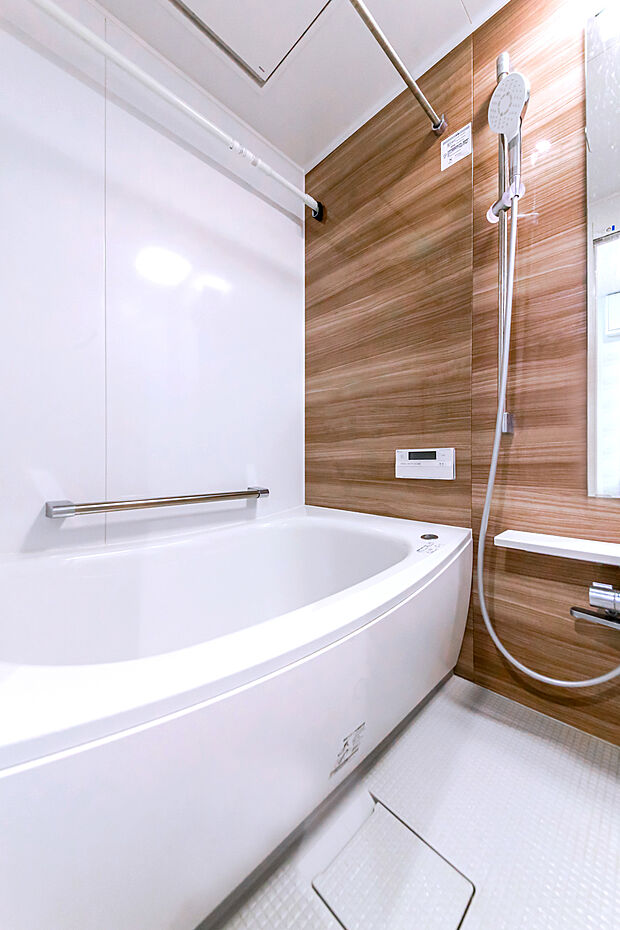スタイリッシュなデザインの浴室