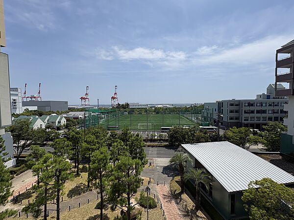 南側バルコニーからの眺望（南方面）／眺望は永続的に保証されるものではありません