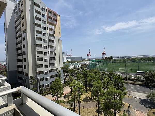南側バルコニーからの眺望（南東方面）／眺望は永続的に保証されるものではありません