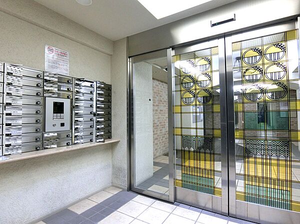 エントランスは安心のオートロックです