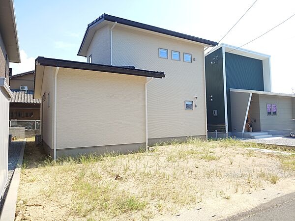 建物外観（道路側から）