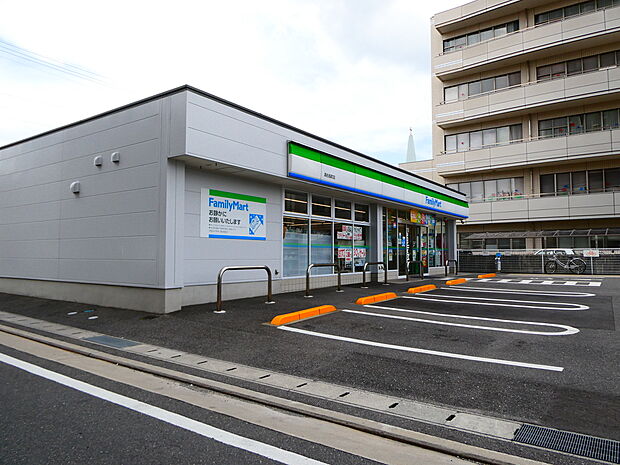ファミリーマート高松桜町店（徒歩1分約70ｍ）