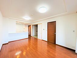 ロイヤルガーデン蓮池公園 3LDKのリビング/ダイニング