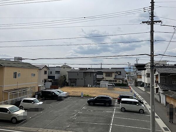バルコニーからの眺望（南方向）　該当住戸からの眺望は永久に保証されるものではありません。