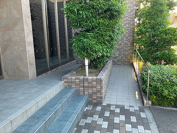 エントランス入口前スロープ