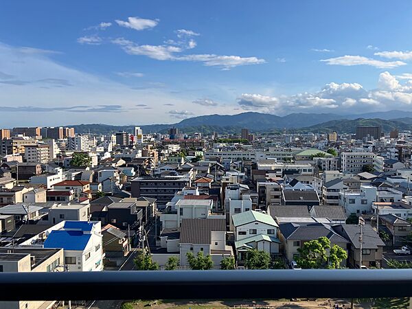 バルコニーからの眺望　南面撮影　眺望などは永続的の保証されるものではありません