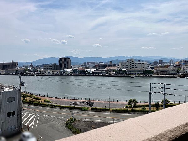 バルコニーからの眺望　南方向面撮影　眺望は永続的に保証されるものではありません