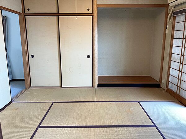和室（押入れと床の間あり）