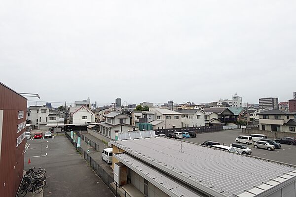 西側バルコニーからの眺望（眺望は永久に保証されるものではありません）