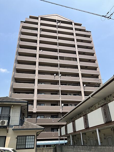 南方向からの外観