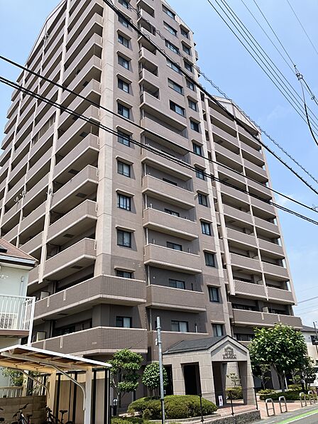 南東方向からの外観