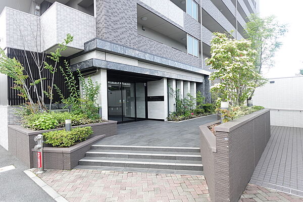 植栽豊かなポーチ