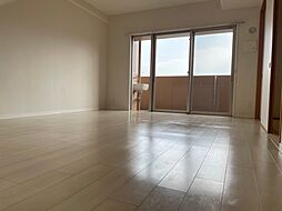 アルファステイツ新涯 3LDKのリビング/ダイニング