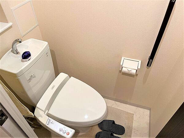 　温水洗浄機能付き便座