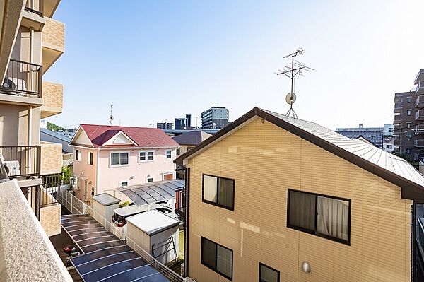 南西側バルコニーからの眺望（眺望は永久に保証されるものではありません）
