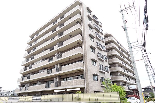 南東方向からの外観