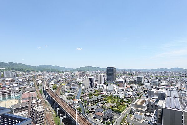 南側バルコニーからの眺望（眺望は永久に保証されるものではありません）