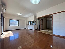 コンフォートビラ高見馬場 3LDKのリビング/ダイニング