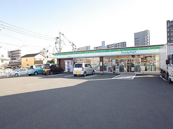 ファミリーマート　橘通東1丁目店まで360ｍ