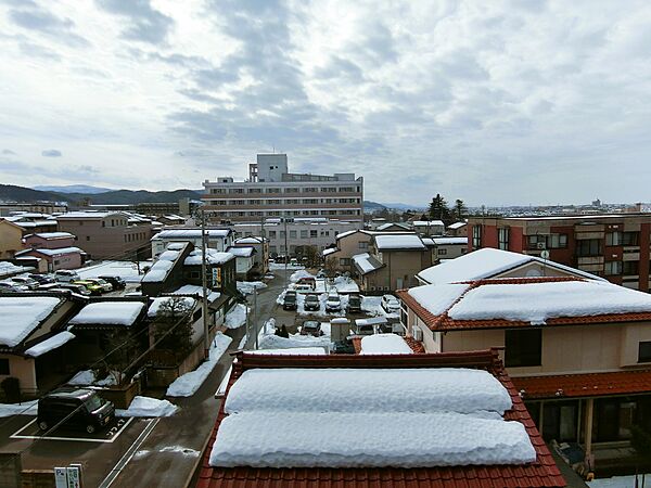 南側バルコニーからの眺望（南側：眺望は永続的に保証されるものではありません）