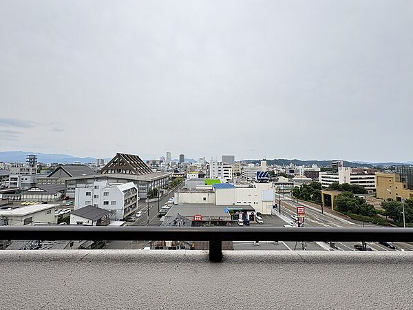 　南側バルコニーから南方向の眺望（眺望は永続的に保証されるものではありません