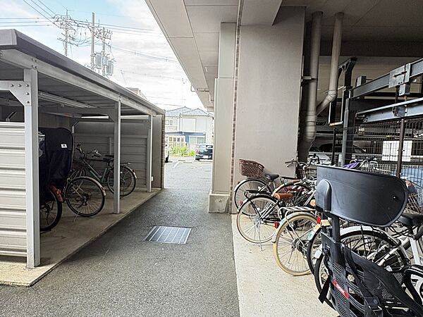 　自転車置き場（月額使用料は無料　空き状況は担当までお問い合わせください）