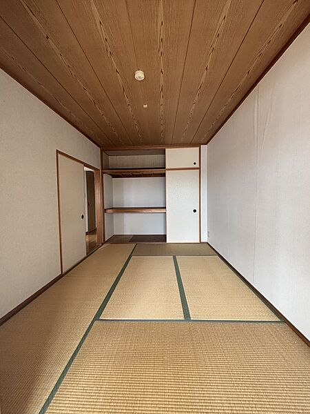 和室約6.0帖。大容量の押し入れ付き