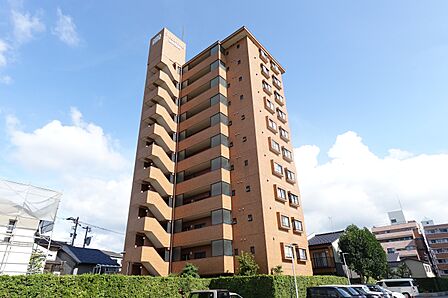　11階建て9階部分　外観タイル張り