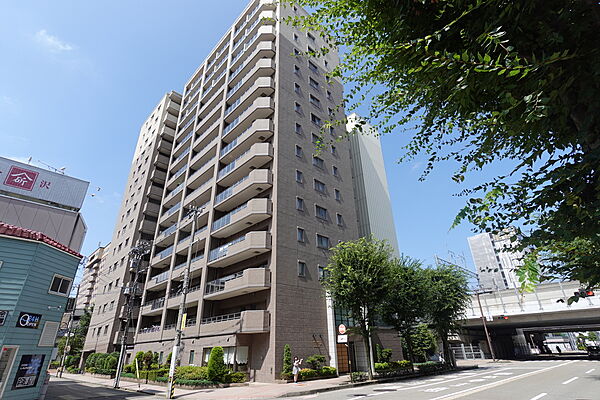 15階建て　タイル貼りマンション