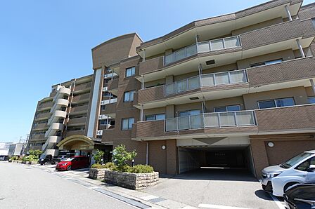 外壁タイル張り 北西側より撮影