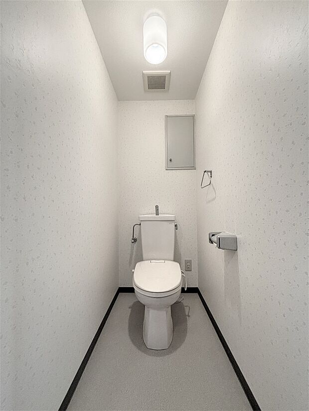 　　白を基調としたトイレ