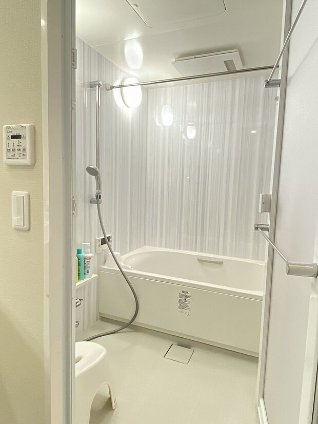 　浴室換気乾燥機付の低床ユニットバス