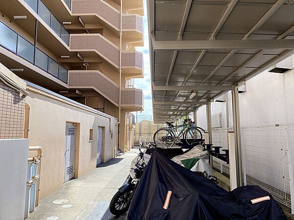 　バイク置場（月額1000円空き状況は担当までお問い合わせください）