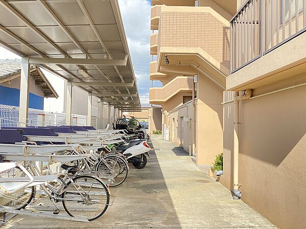 　自転車置場（月額200円空き状況は担当までお問い合わせください）