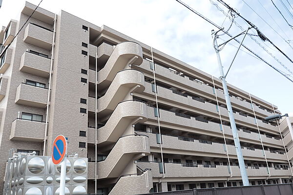 現地北東側より建物撮影