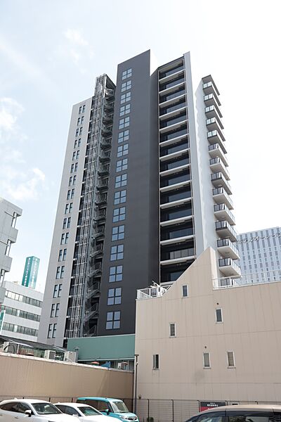 現地西南側より建物撮影