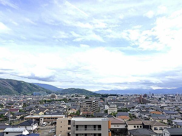 バルコニーからの南側眺望（眺望は永続的に保証されるものではありません）