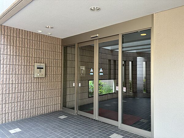 オートロック付きのエントランス