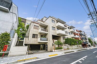外観:城南五山の一つ「島津山」に佇む重厚感あるレジデンス 外観:城南五山の一つ「島津山」に佇む重厚感あるレジデンス