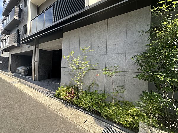 エントランス前